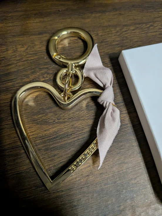 Burberry Gold Heart Keyring with Blush Ribbon GWP - Picture 3 of 3